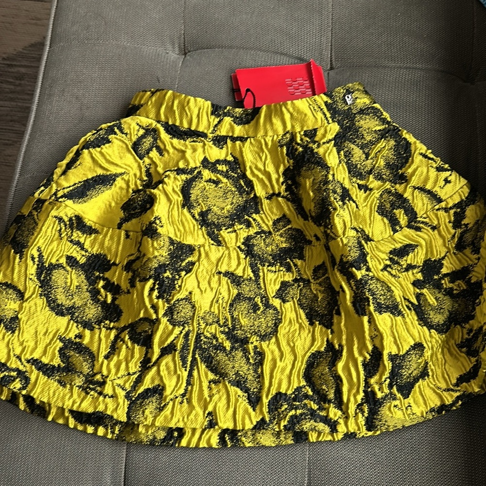 CH Carolina Herrera black and yellow girls skirt size 4 NWT